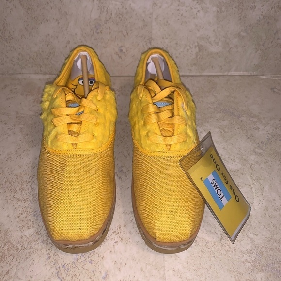 Toms Limited Edition Rare Yellow Big Bird Sesame Street Sneakers Size 6 - Picture 2 of 7